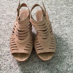 Nine West nude wedges